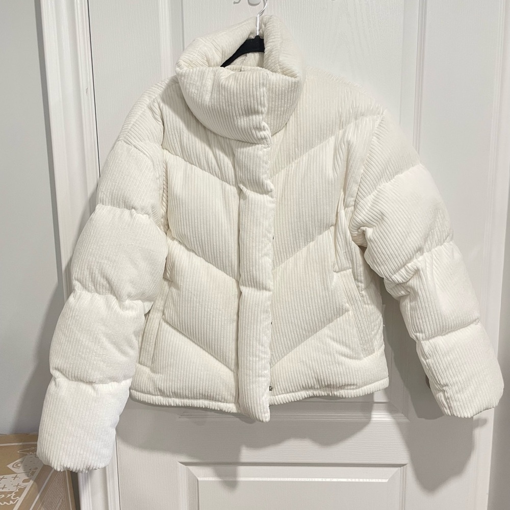 *SOLD* Aritzia Cream Bomber Jacket - Picture 2 of 10
